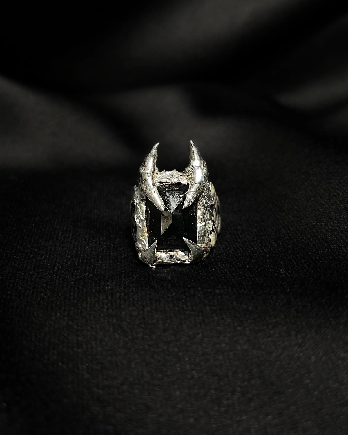 Titan Fang Ring VI