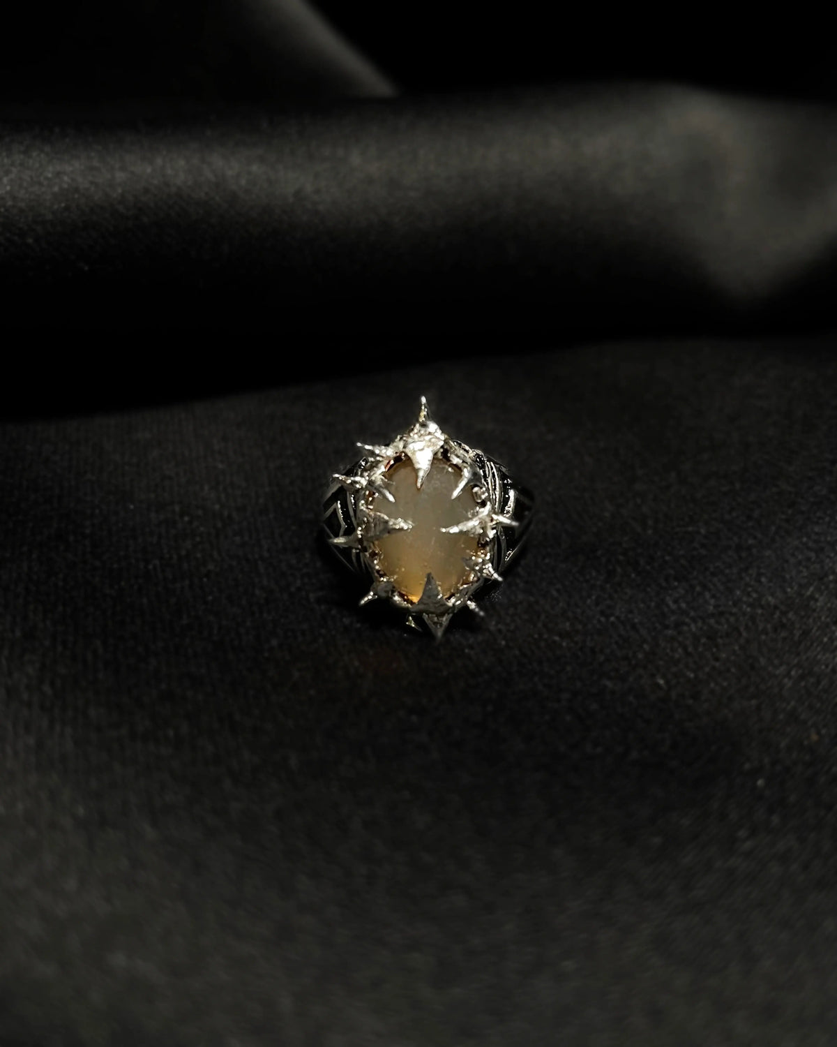 Titan Fang Ring IX