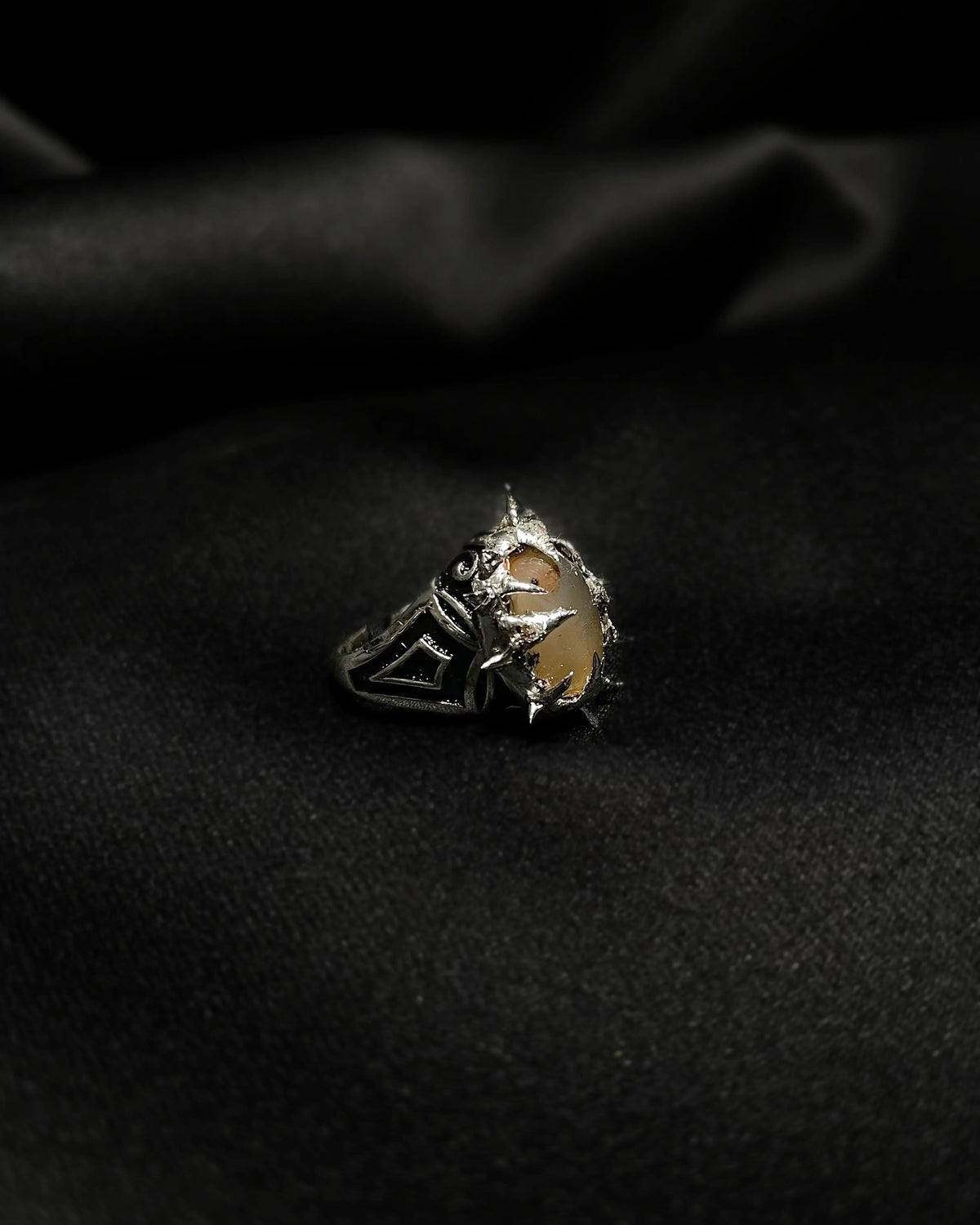Titan Fang Ring IX