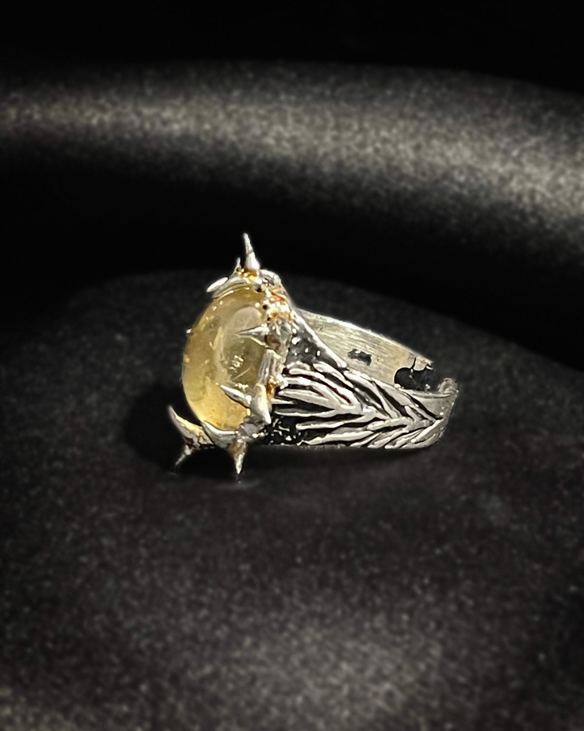 Titan Fang Ring III