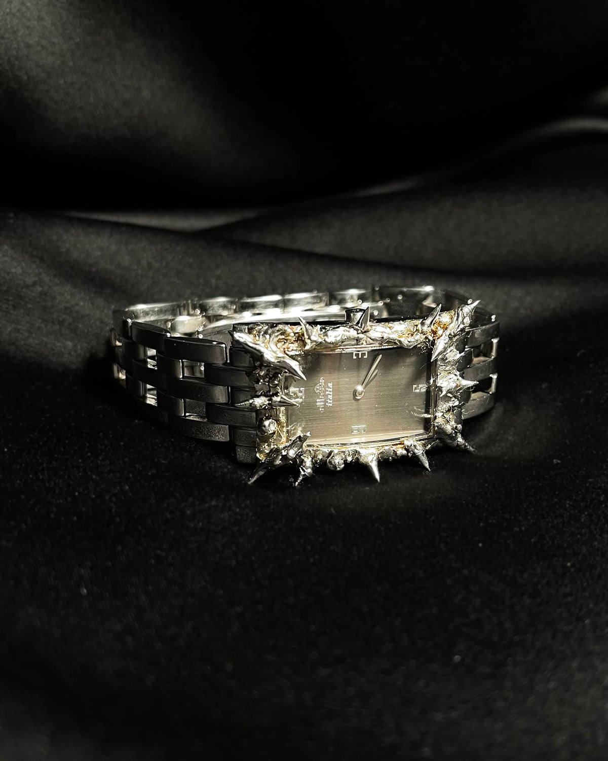 Titan Fang Watch III