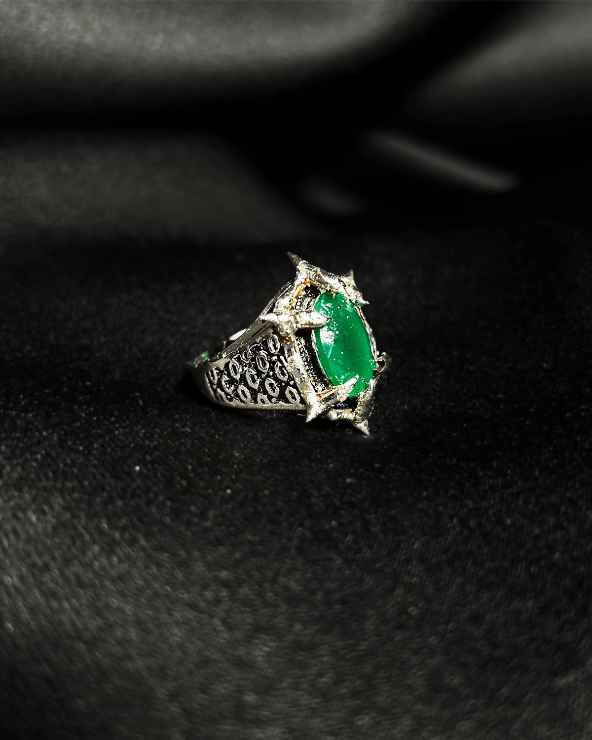 Titan Fang Ring V